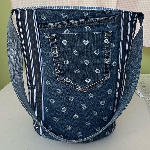 Upcycled, One Of A Kind Daisy Print & Denim Floral Shoulder Bag Tote 🌼 - Picture 1 of 11